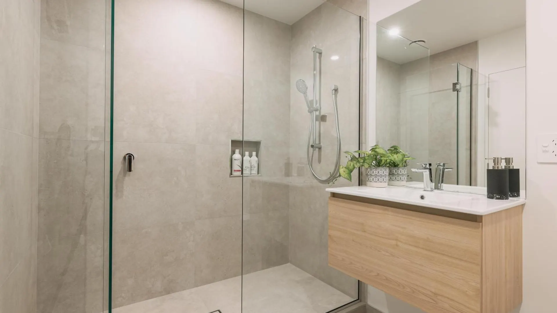 Luxury Cbd Apartment Free Parking Κράισττσερτς